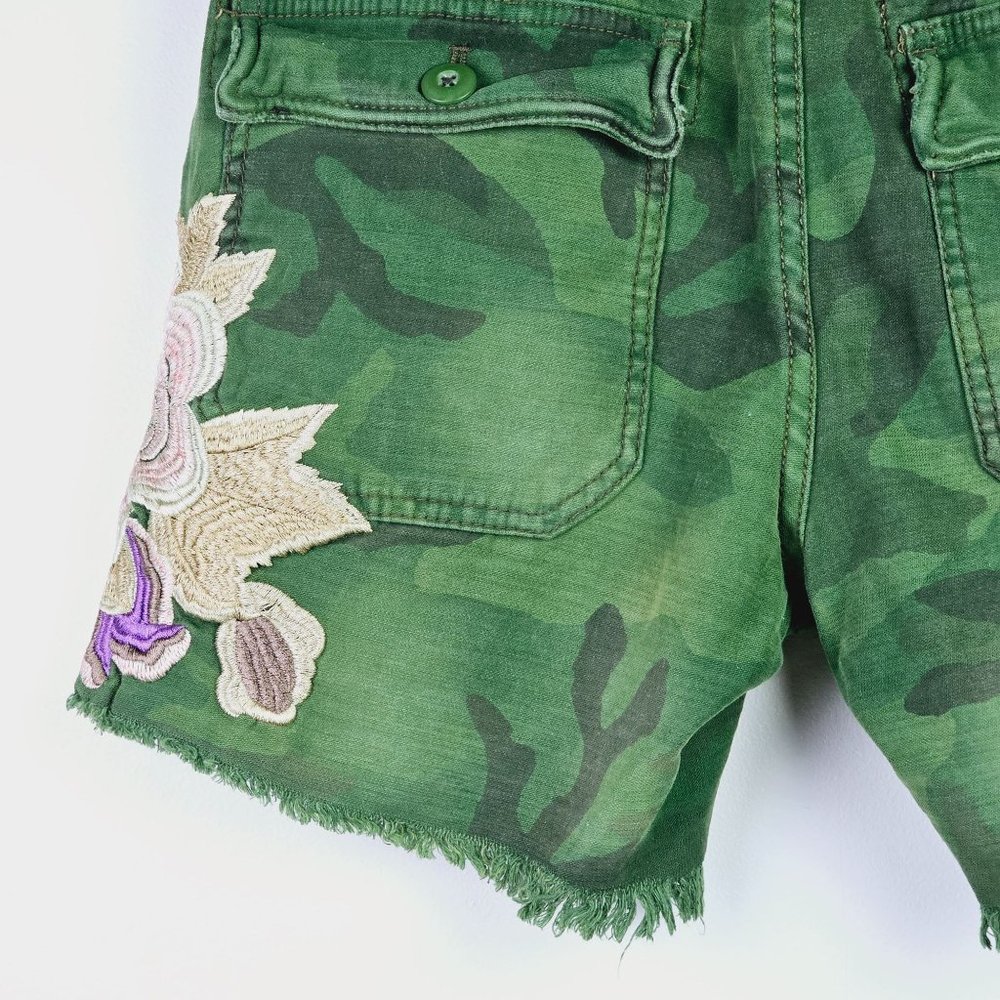 Free People Camo Embroidery Fray Hem Distressed Button Fly Shorts Sz 0 - Picture 10 of 12